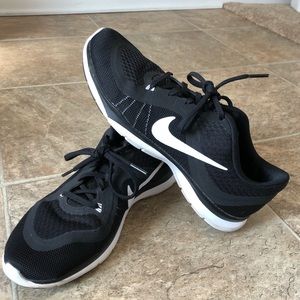Nike Women’s Flex TR6, Size 8